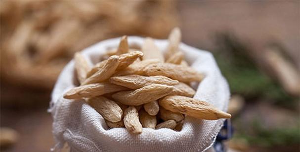 麦冬和黄芪可以一起泡水喝吗（探究麦冬和黄芪泡水喝的正确方式）